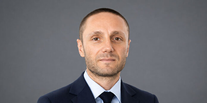 por-Konrad Królicki ControlExpert