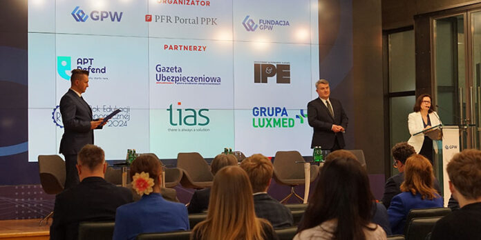 Jakie wyzwania demograficzne, komunikacyjne i cyfrowe stoją przed programami oszczędnościowymi 02