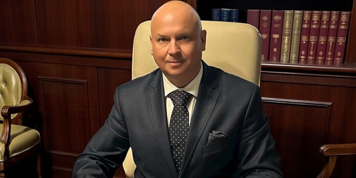 por-Rafał Książek